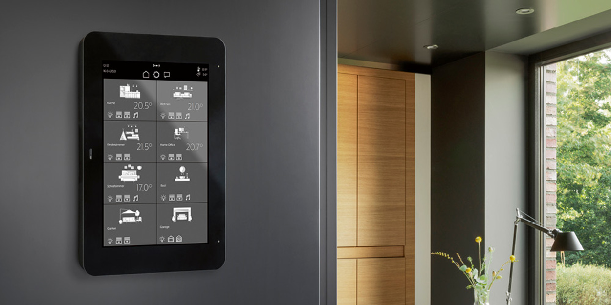 JUNG Smart Panel 8 bei KM-Elektrotechnik Gmbh & Co.KG in Röthlein