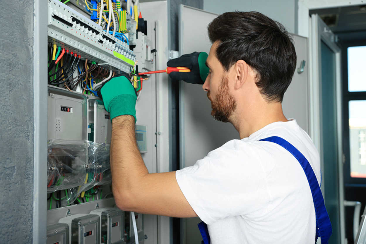Nieder­spannungs­anlagen bei KM-Elektrotechnik Gmbh & Co.KG in Röthlein