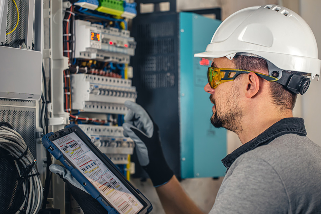 Industrie & Gewerbe bei KM-Elektrotechnik Gmbh & Co.KG in Röthlein