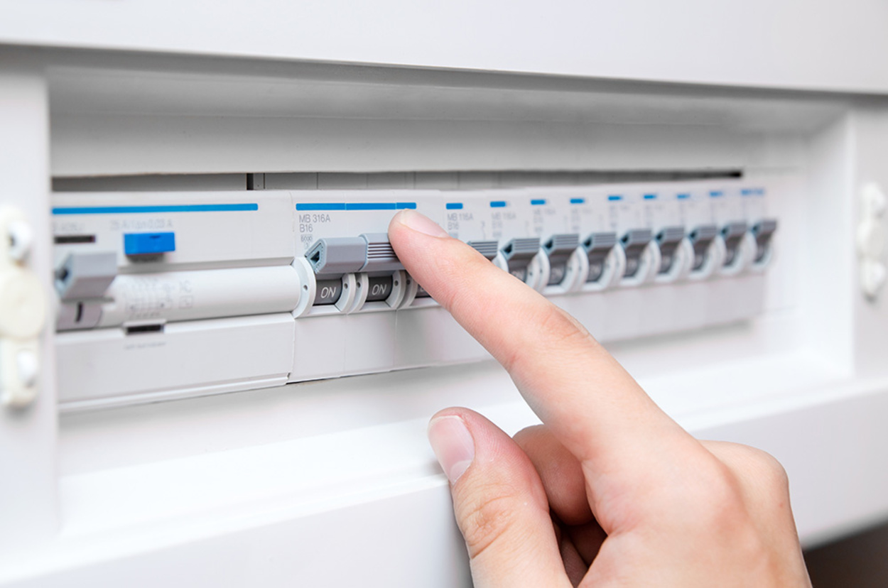 Schalt­schrank­bau bei KM-Elektrotechnik Gmbh & Co.KG in Röthlein