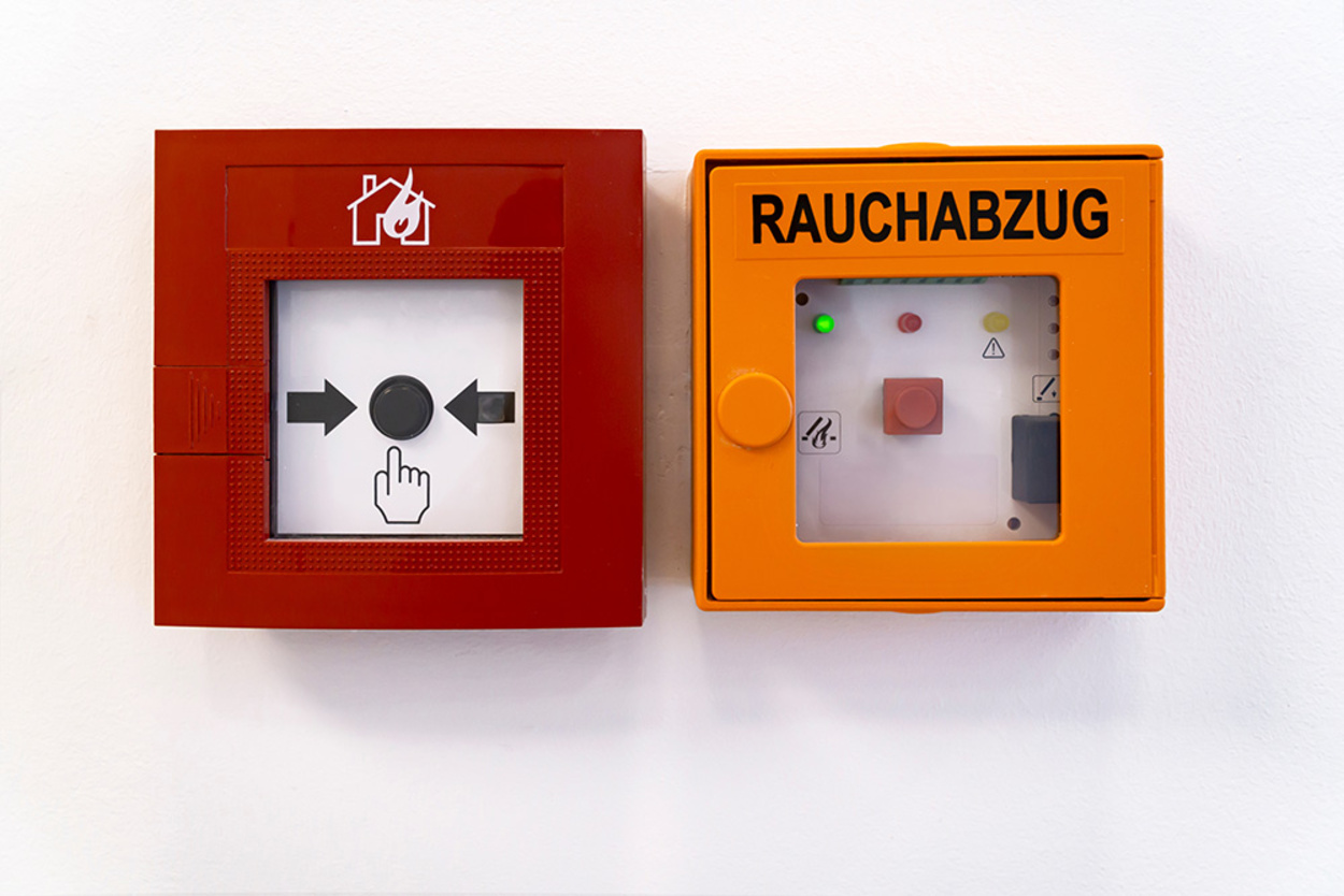 Rauchwärme­abzug bei KM-Elektrotechnik Gmbh & Co.KG in Röthlein
